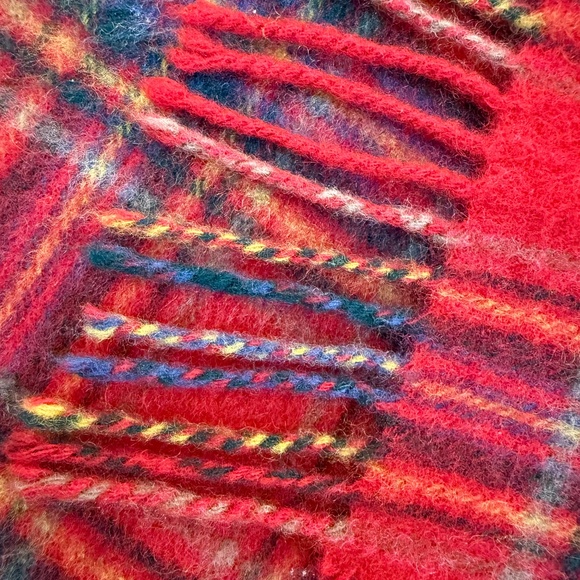 Laura Ashley 🇬🇧 Red Tartan Lambswool Children’s Scarf – Made in Scotland - Picture 7 of 8